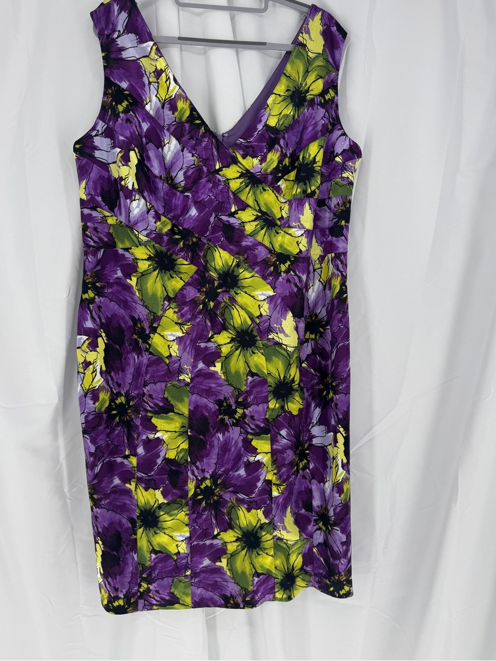 Jones New York Purple and Yellow Floral V-Neck Sheath Dress